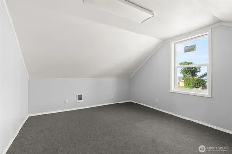 4 Bayshore Road South Bend WA 98586