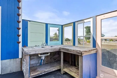 4 Bayshore Road South Bend WA 98586