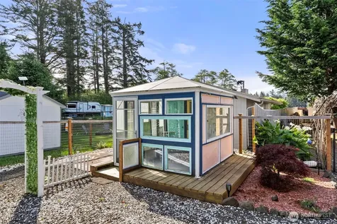 4 Bayshore Road South Bend WA 98586