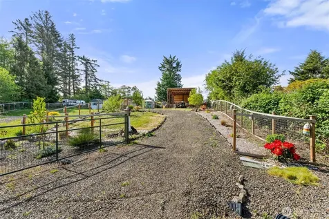 4 Bayshore Road South Bend WA 98586