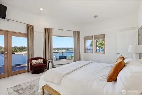 5834 Packard Lane NE Bainbridge Island WA 98110