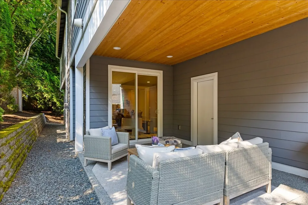 18829 33rd Avenue NE Lake Forest Park WA 98155