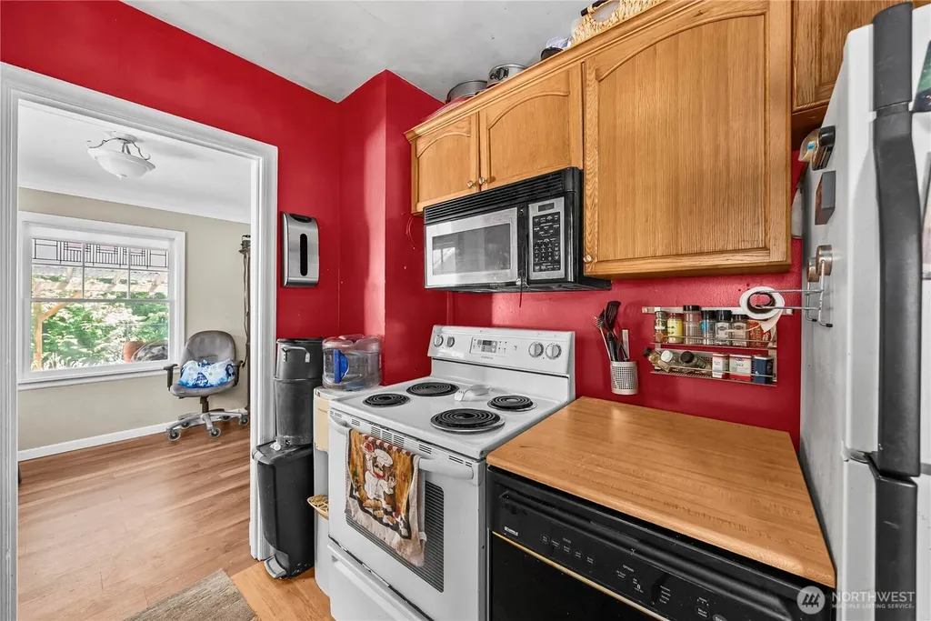 6823 60th Street E Puyallup WA 98371