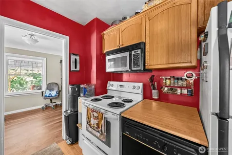 6823 60th Street E Puyallup WA 98371