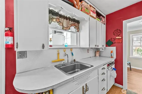 6823 60th Street E Puyallup WA 98371