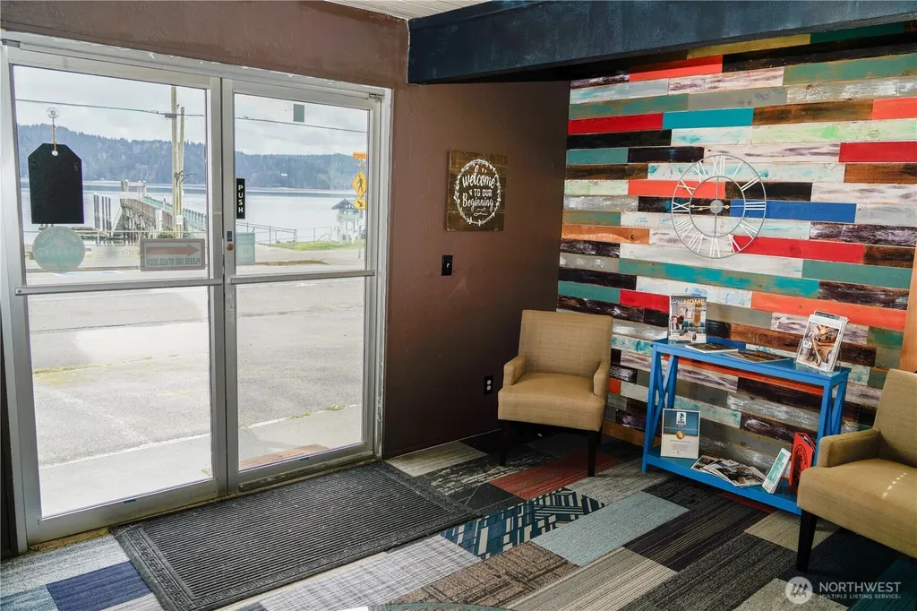 24113 N Us Highway 101 Hoodsport WA 98548