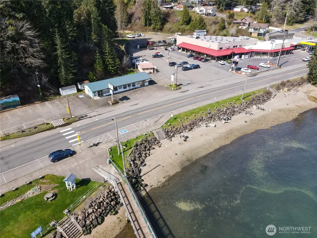 24113 N Us Highway 101 Hoodsport WA 98548