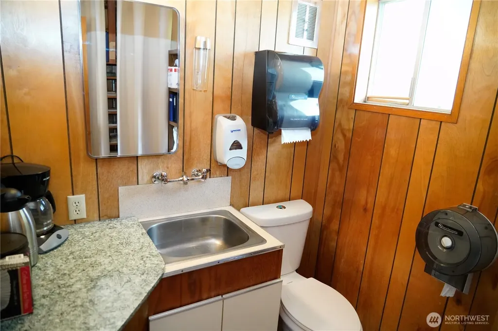 24113 N Us Highway 101 Hoodsport WA 98548