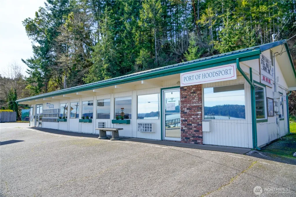 24113 N Us Highway 101 Hoodsport WA 98548