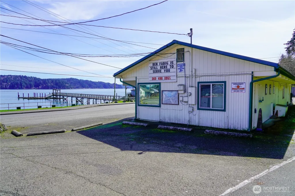 24113 N Us Highway 101 Hoodsport WA 98548