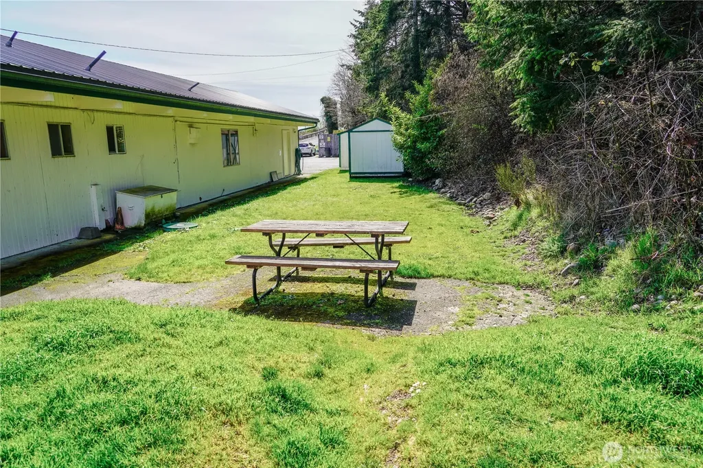 24113 N Us Highway 101 Hoodsport WA 98548