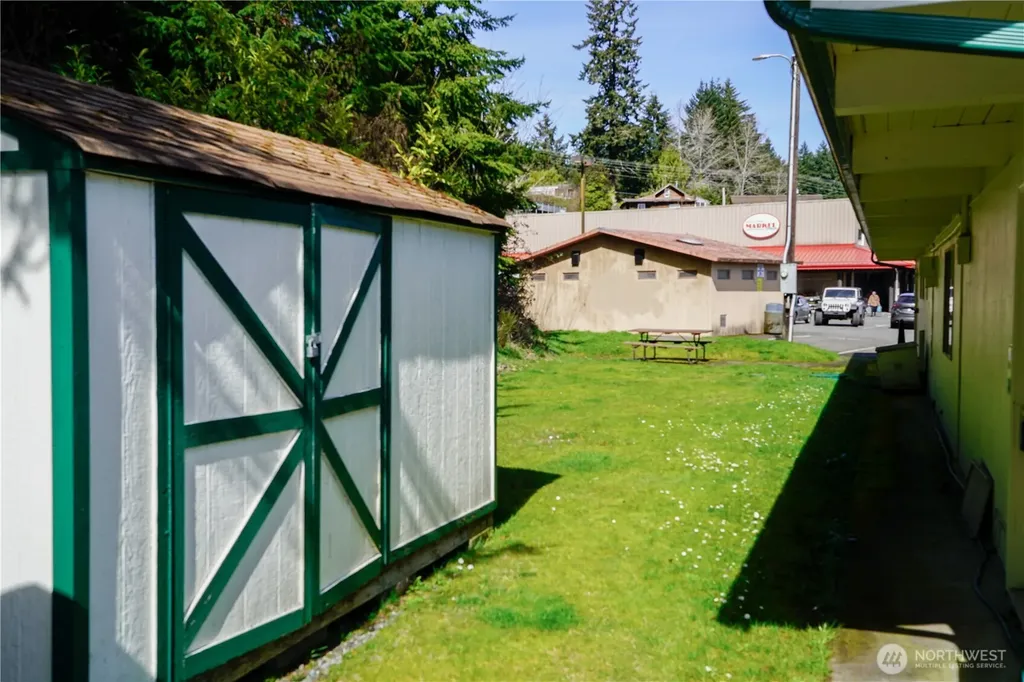 24113 N Us Highway 101 Hoodsport WA 98548