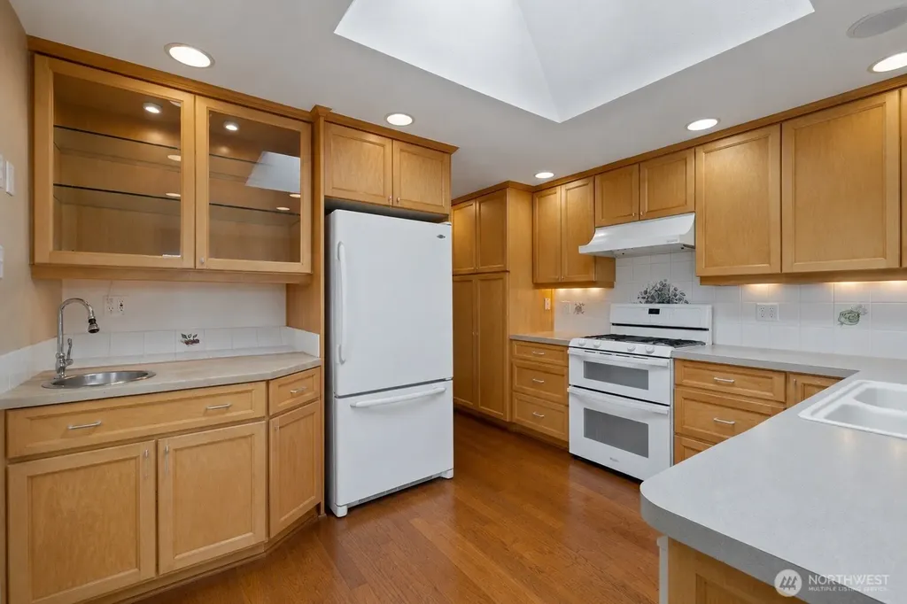 6107 Hawthorne Terrace NE Tacoma WA 98422