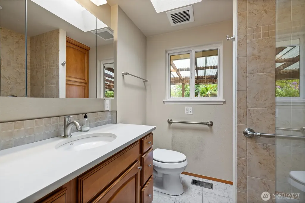 6107 Hawthorne Terrace NE Tacoma WA 98422