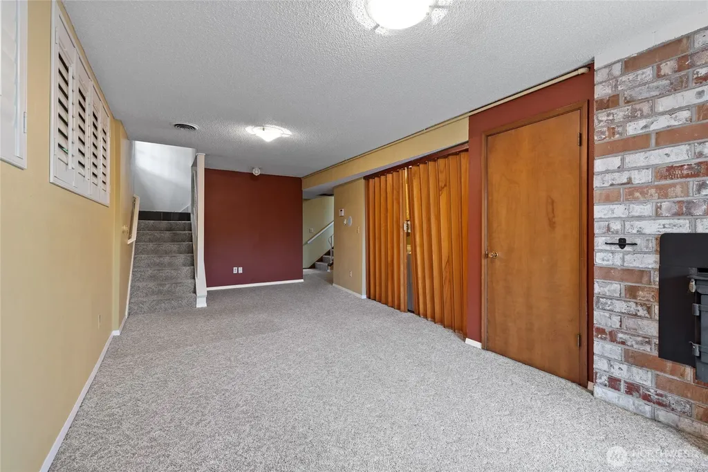 6107 Hawthorne Terrace NE Tacoma WA 98422