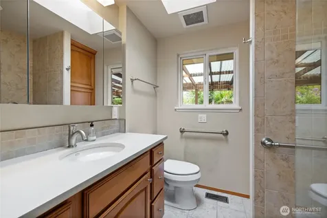 6107 Hawthorne Terrace NE Tacoma WA 98422