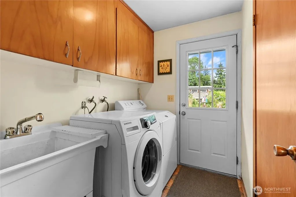 8715 18th Avenue E Tacoma WA 98445