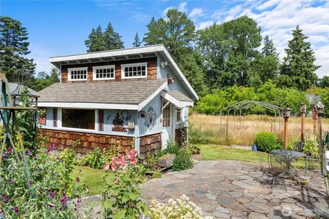 8715 18th Avenue E Tacoma WA 98445