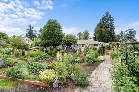 8715 18th Avenue E Tacoma WA 98445