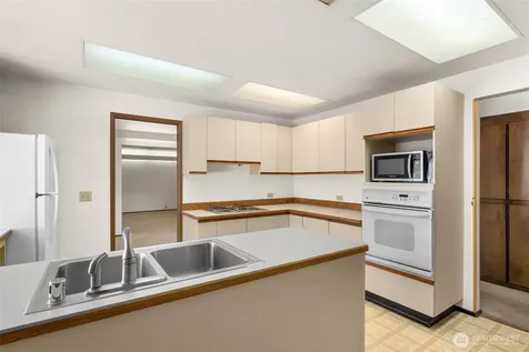 1912 Tacoma Road Puyallup WA 98371
