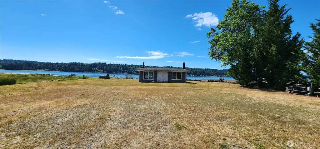 621 NE Gladwin Road Belfair WA 98528