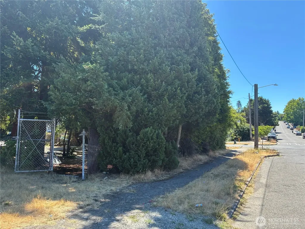 3857 E Spokane Street Tacoma WA 98404
