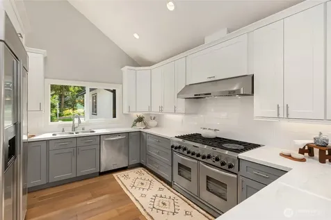 11785 Penny Place NE Bainbridge Island WA 98110