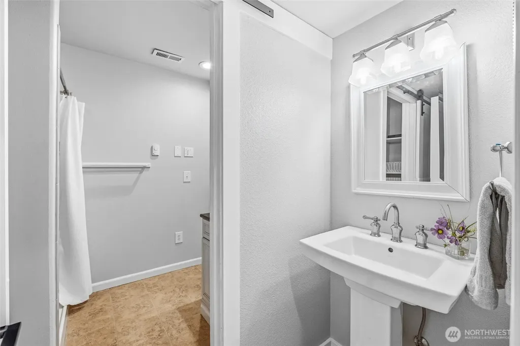 818 Haddon Road Anacortes WA 98221