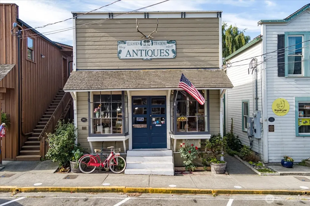 15 Front Street NW Coupeville WA 98239