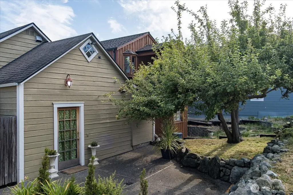 15 Front Street NW Coupeville WA 98239