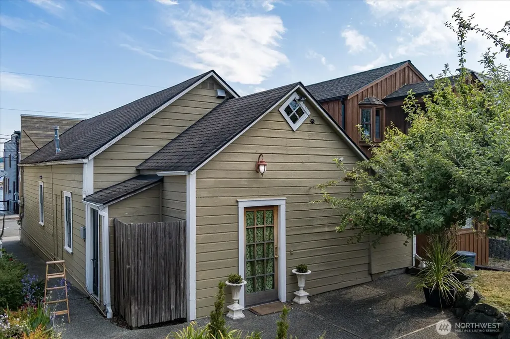 15 Front Street NW Coupeville WA 98239