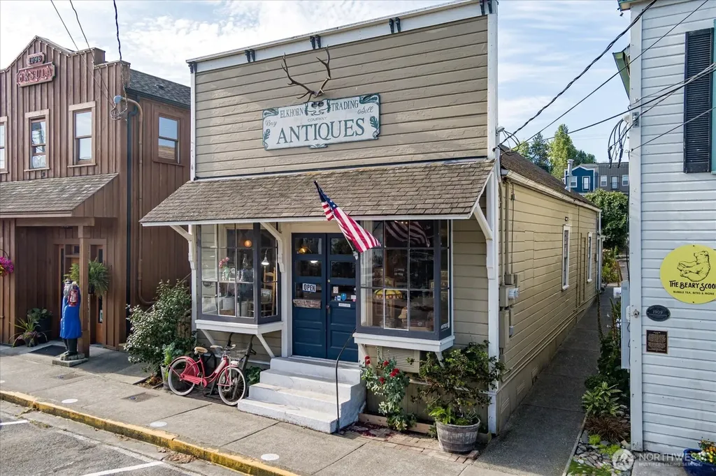 15 Front Street NW Coupeville WA 98239