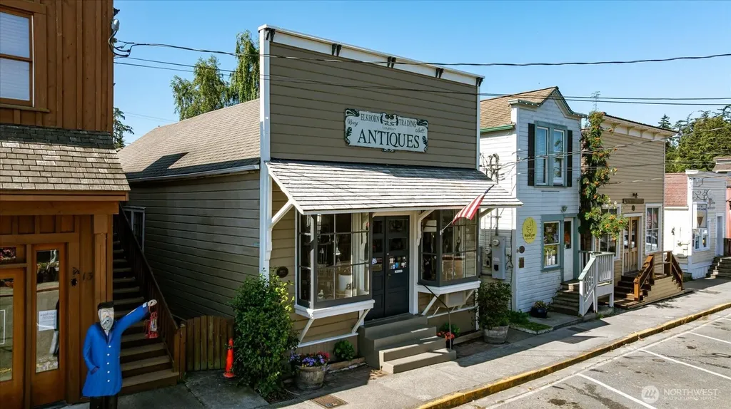 15 Front Street NW Coupeville WA 98239