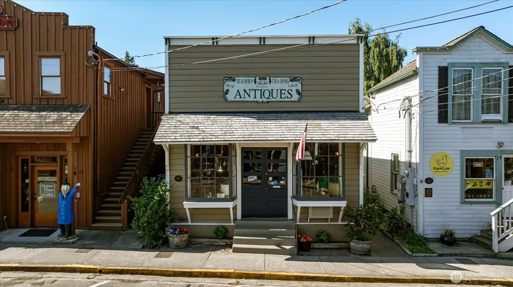 15 Front Street NW Coupeville WA 98239