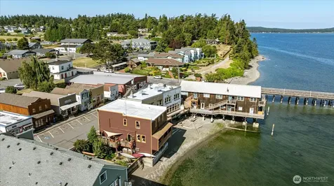 15 NW Front Street Coupeville WA 98239