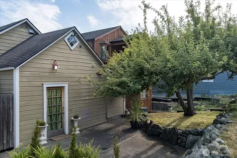 15 NW Front Street Coupeville WA 98239