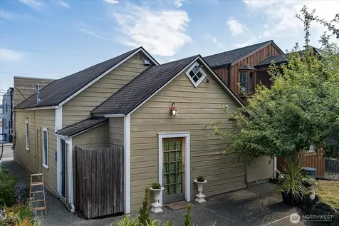 15 NW Front Street Coupeville WA 98239