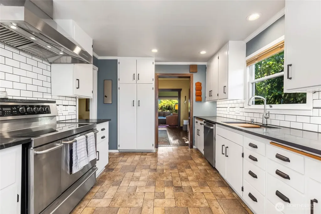 1532 Baker Avenue Everett WA 98201