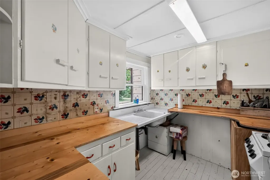 173 Young Road Randle WA 98377