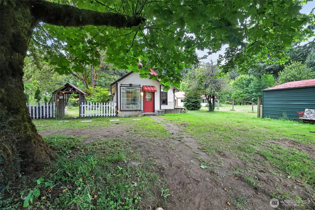 173 Young Road Randle WA 98377
