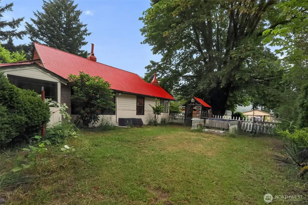 173 Young Road Randle WA 98377