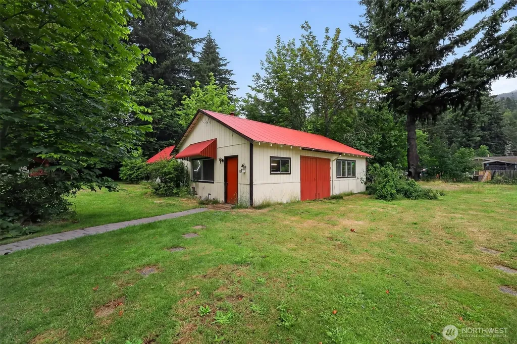 173 Young Road Randle WA 98377