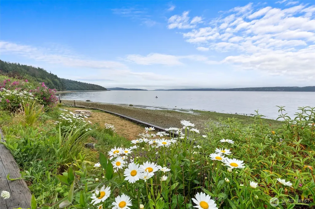 631 Manaco Beach Road Camano Island WA 98282
