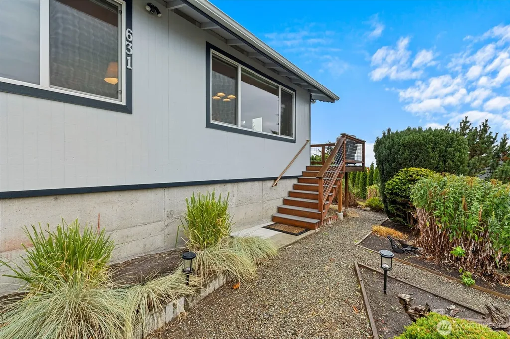 631 Manaco Beach Road Camano Island WA 98282