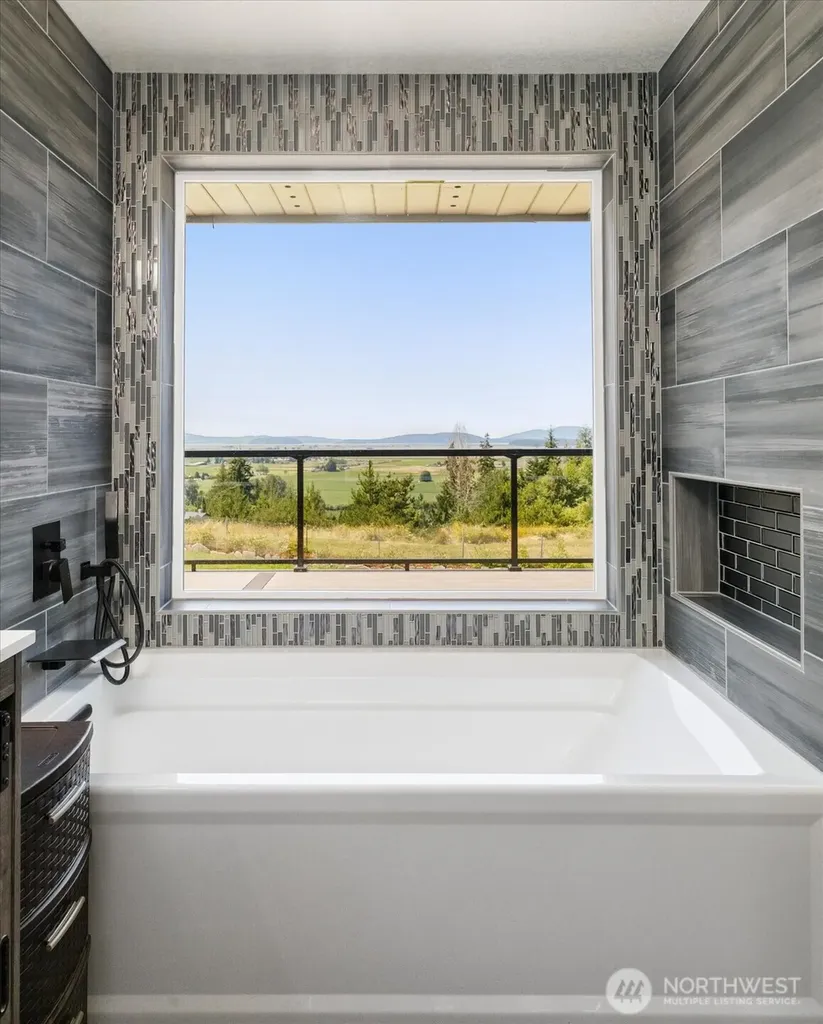 16272 Lookout Lane Bow WA 98232