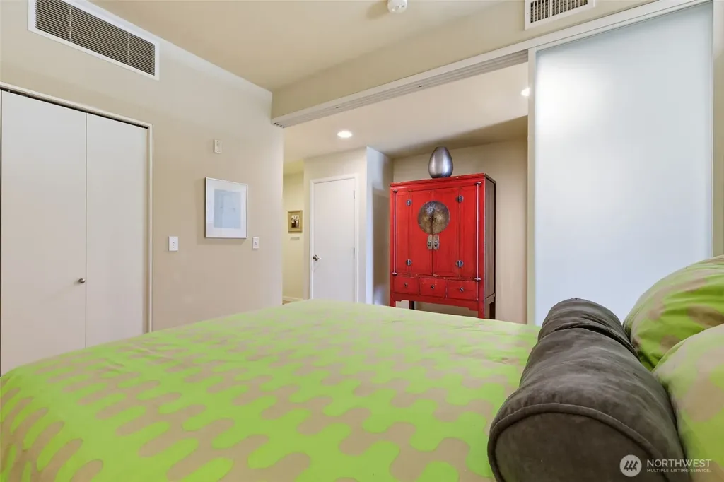 17 W Mercer Street Seattle WA 98119