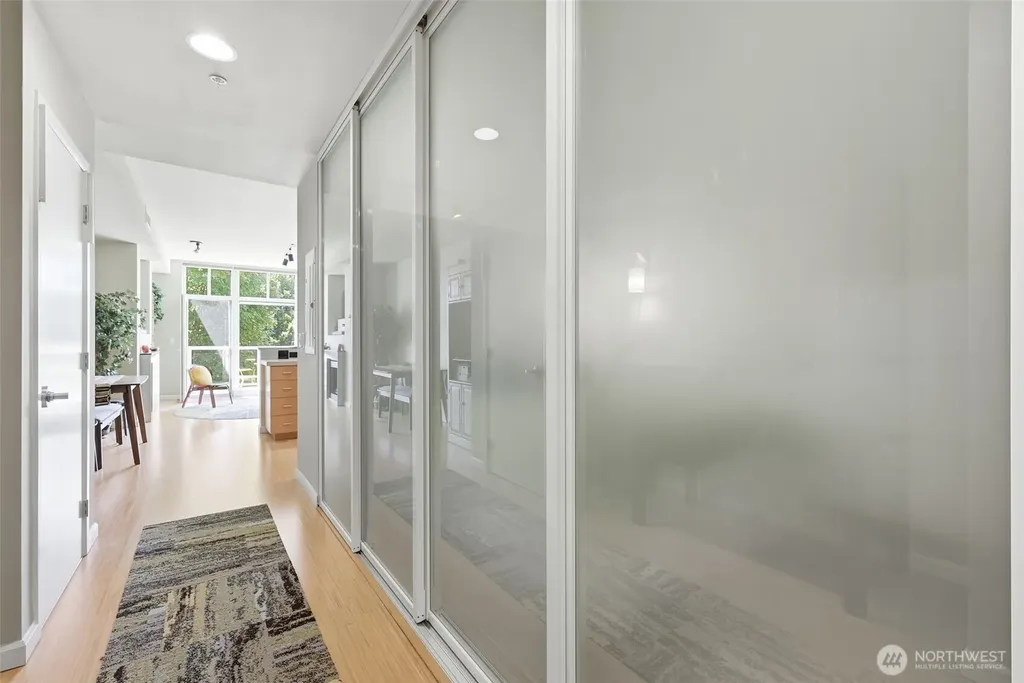 17 W Mercer Street Seattle WA 98119