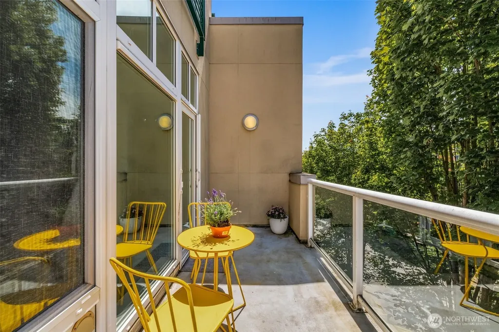 17 W Mercer Street Seattle WA 98119