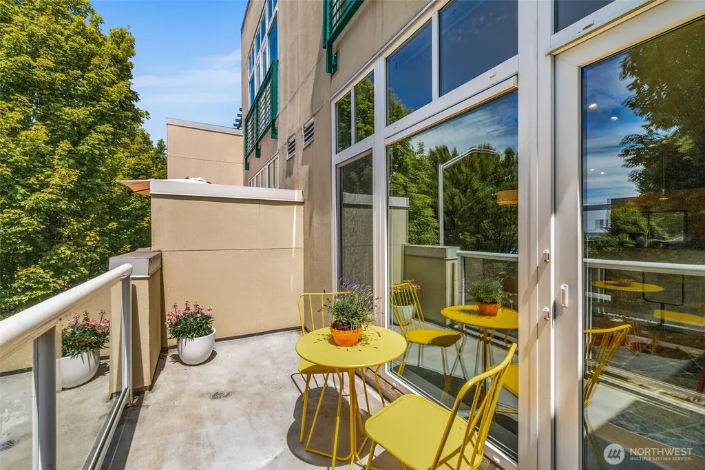 17 W Mercer Street Seattle WA 98119
