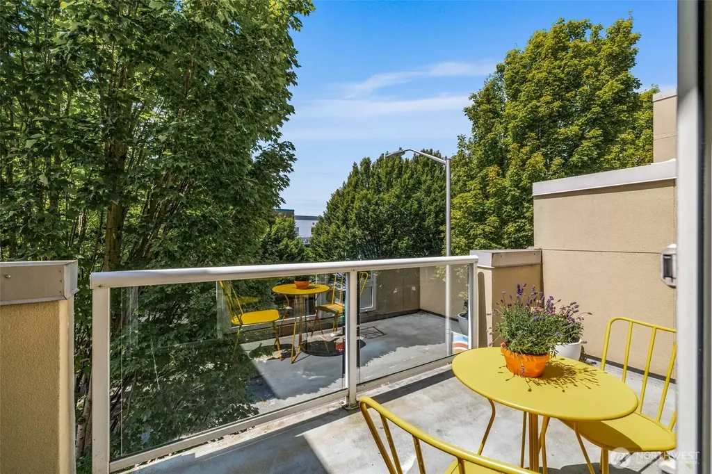 17 W Mercer Street Seattle WA 98119